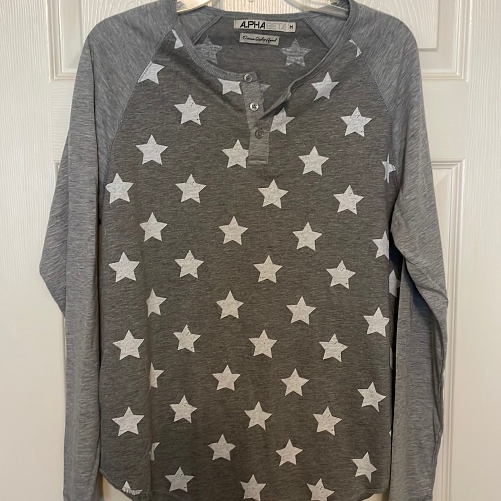 Grey light weight stars shirt M